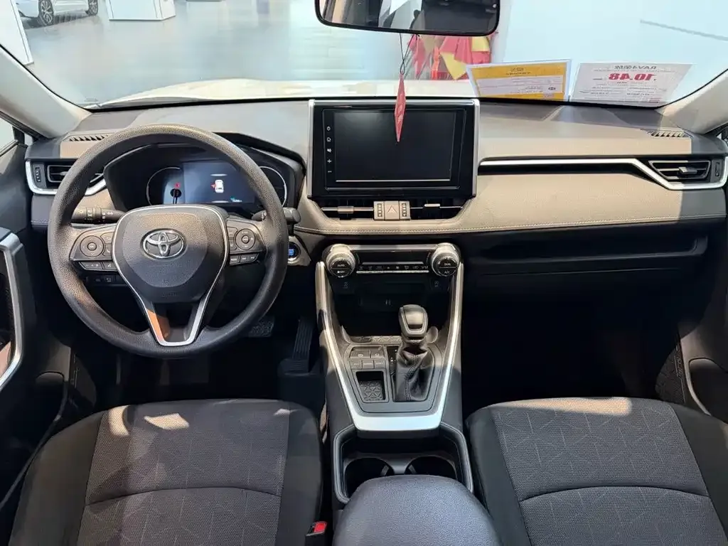 Toyota RAV4 — фото 10