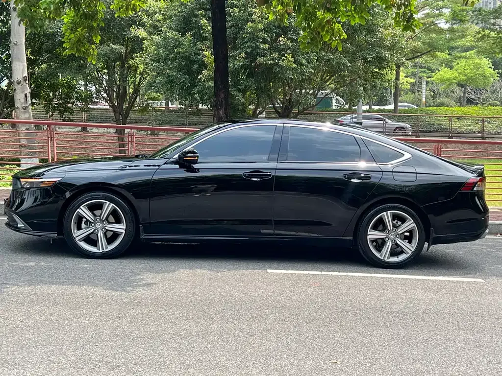 Honda Accord — фото 8