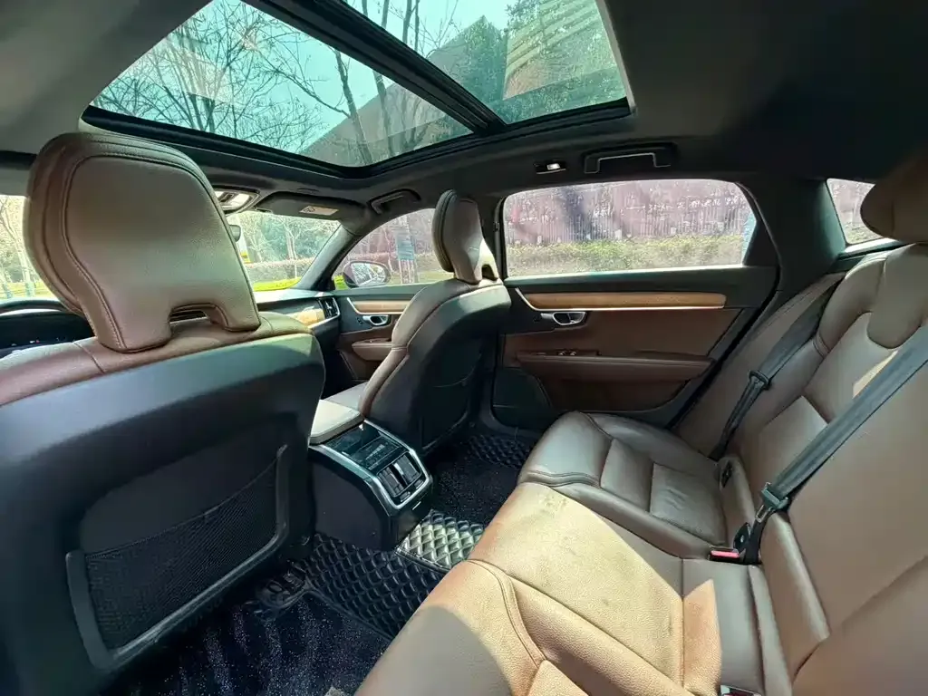 Volvo S90 2023 из CN, фото 2