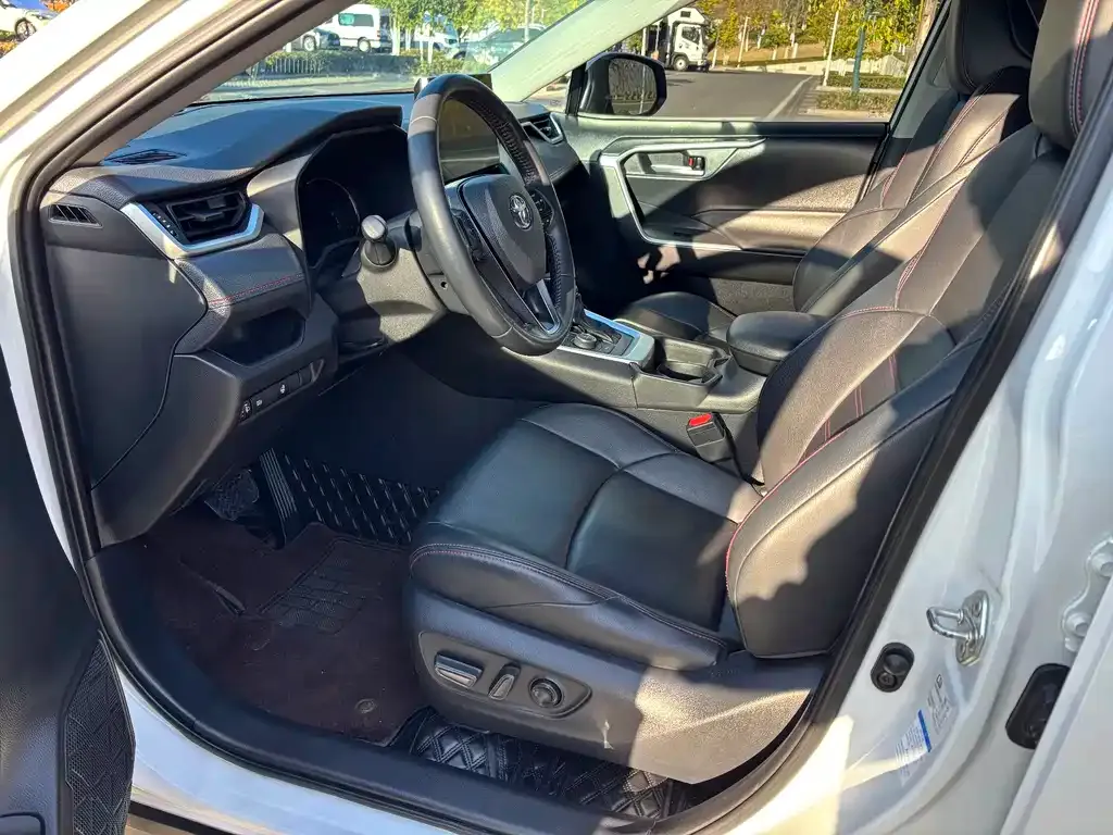 Toyota Wildlander New Energy 2022 из CN, фото 3