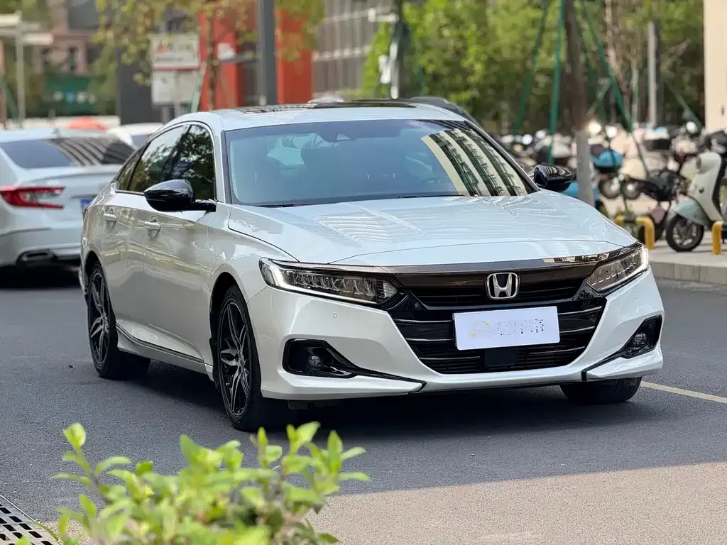 Honda Accord — фото 1