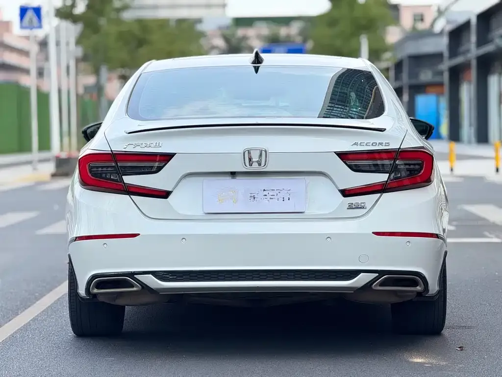 Honda Accord — фото 8