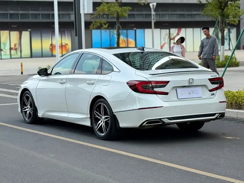 Honda Accord — фото 9