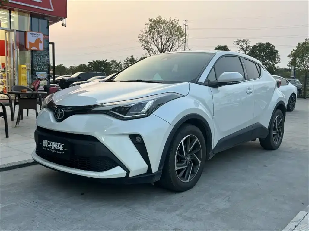 Toyota C-HR — фото 1