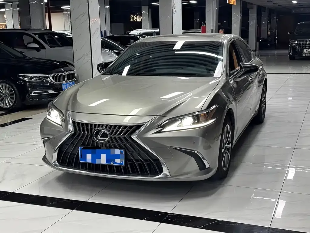 Lexus ES — фото 1