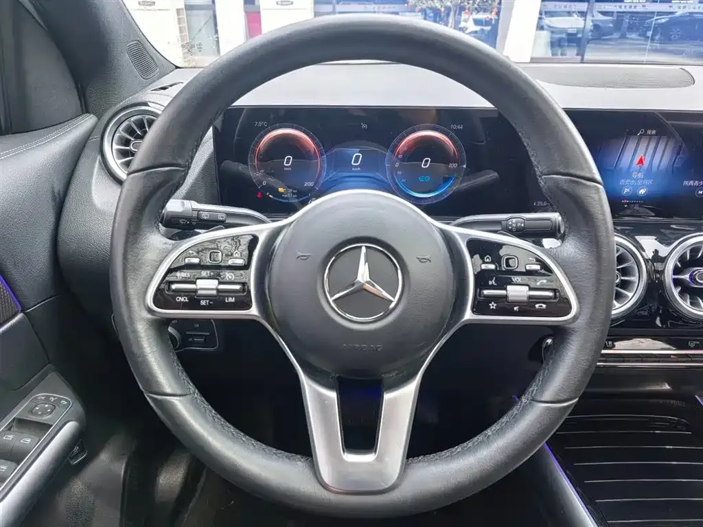Mercedes-Benz EQA — фото 2