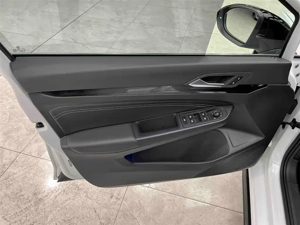 Volkswagen Golf 2022 из CN, фото 8