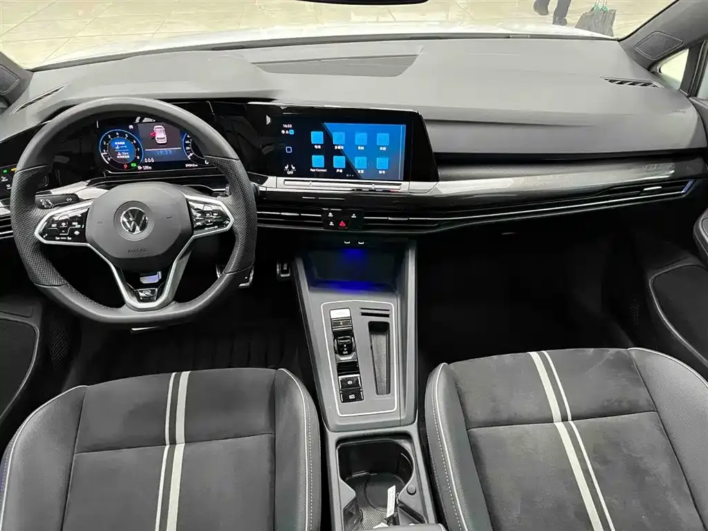Volkswagen Golf 2022 из CN, фото 4