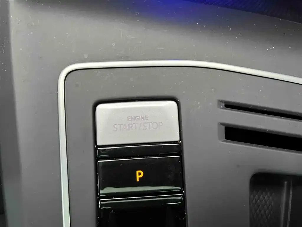 Volkswagen Golf 2022 из CN, фото 2