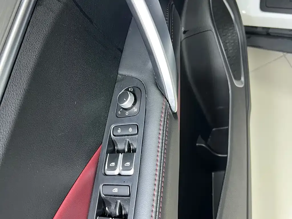 Geely Binyue — фото 10