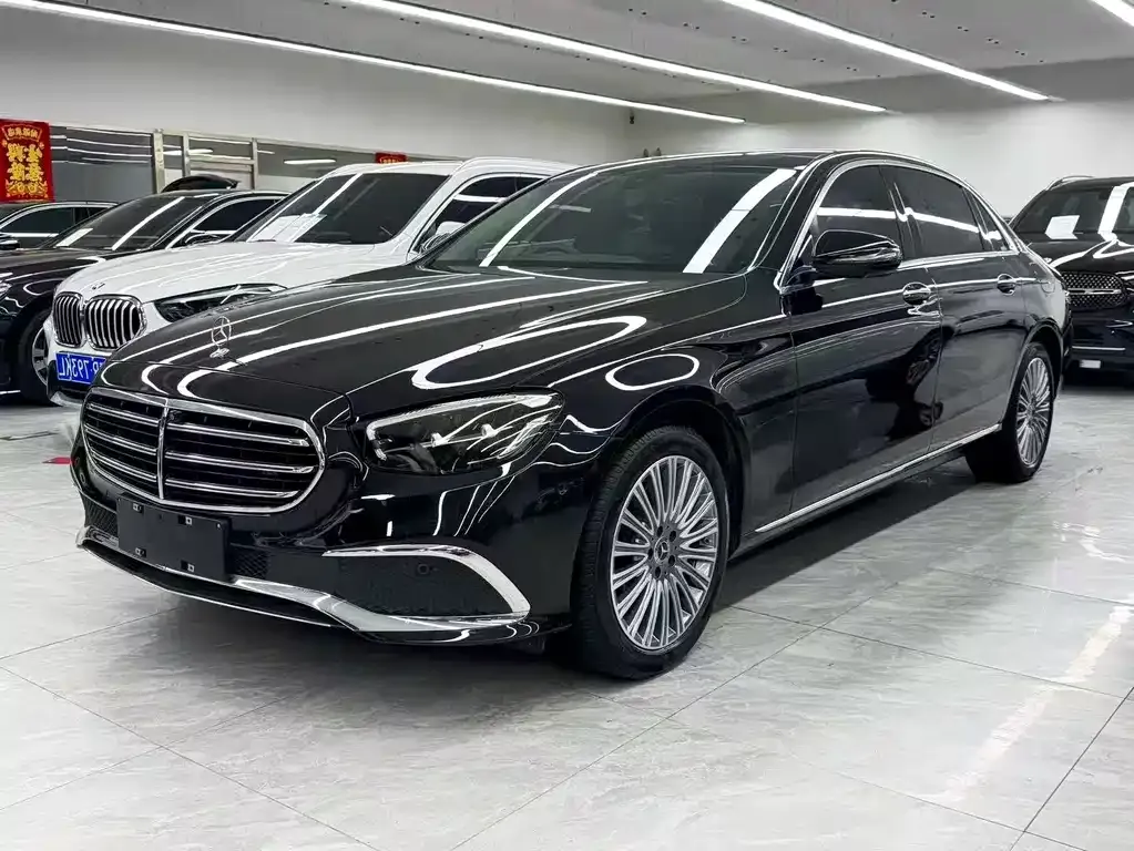 Mercedes-Benz E-Class — фото 1