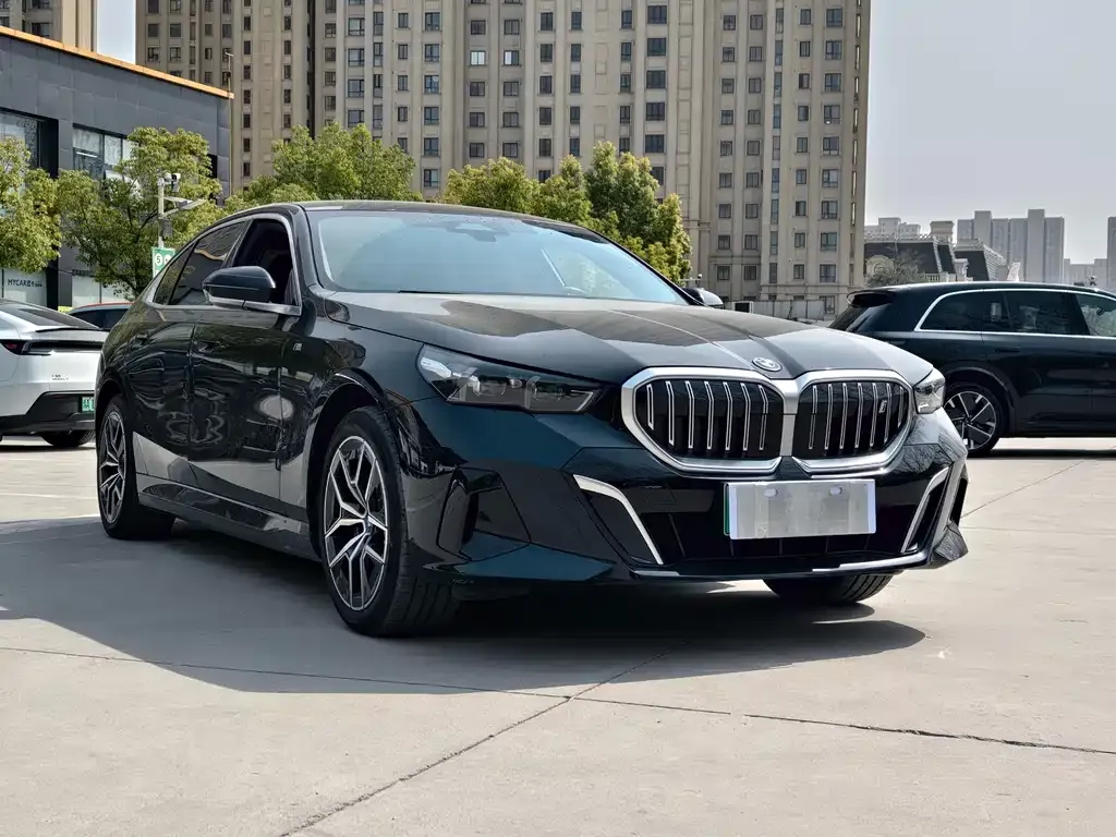 BMW i5 — фото 8
