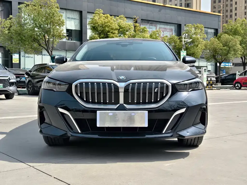BMW i5 — фото 9