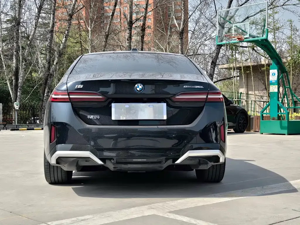 BMW i5 — фото 7