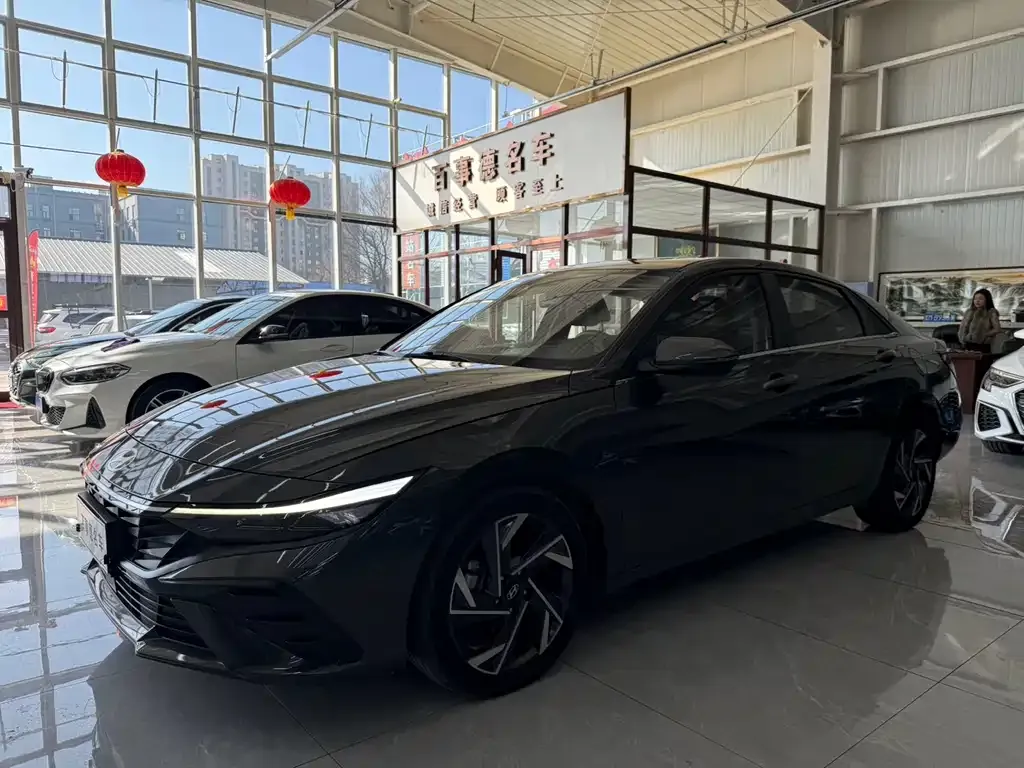 Hyundai Elantra 2023 из CN, фото 1