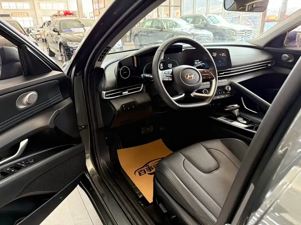 Hyundai Elantra 2023 из CN, фото 10
