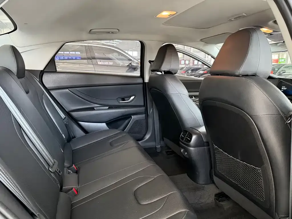 Hyundai Elantra 2023 из CN, фото 3