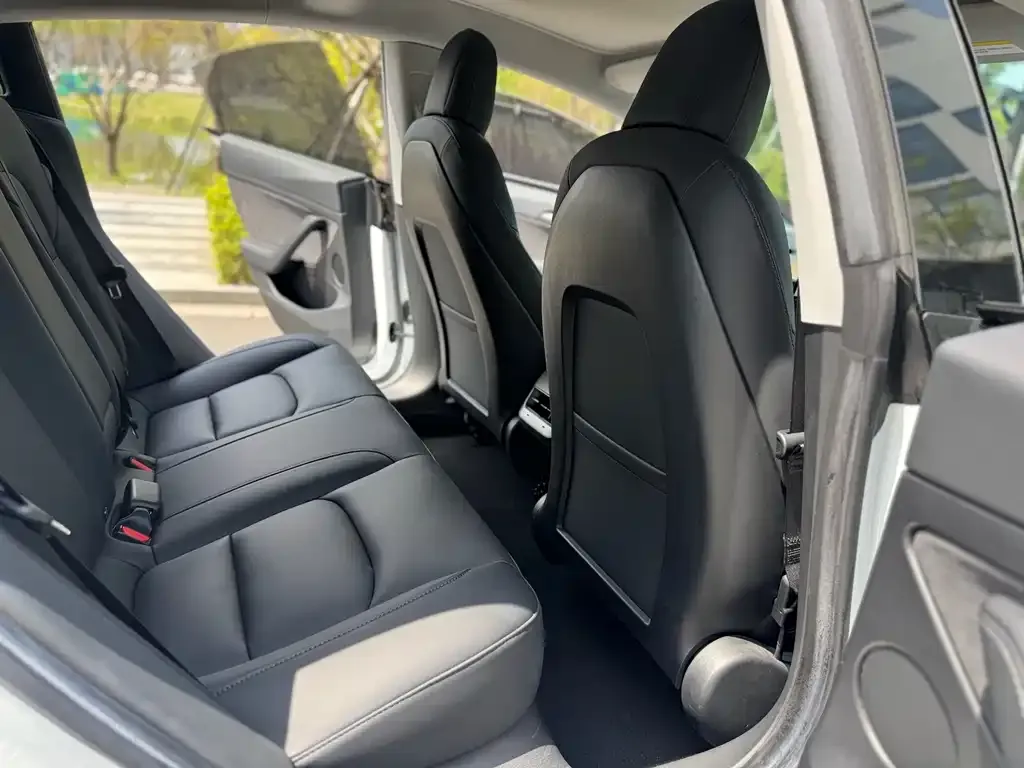 Tesla Model 3 — фото 10