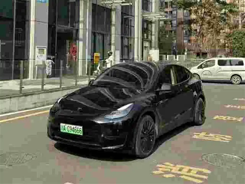Tesla Model Y — фото 8