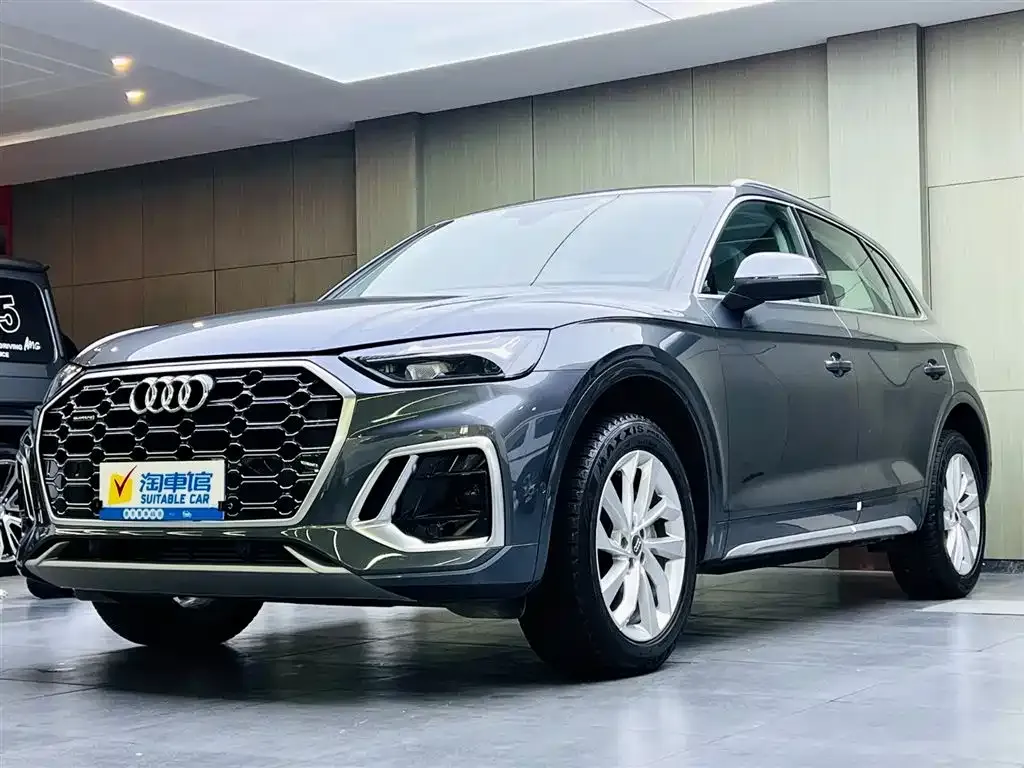 Audi Q5L — фото 1
