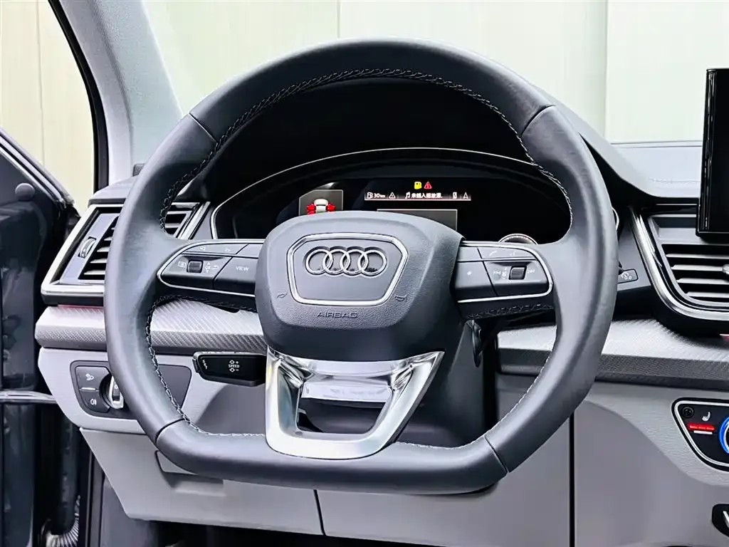 Audi Q5L — фото 8