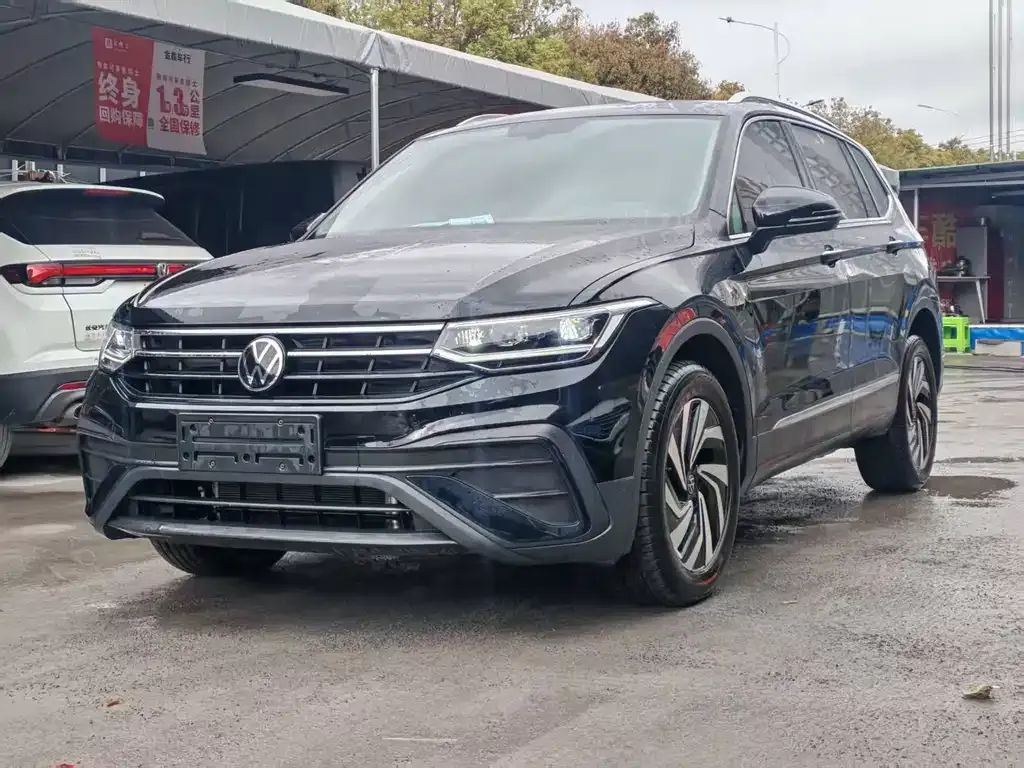 Volkswagen Tiguan L — фото 1