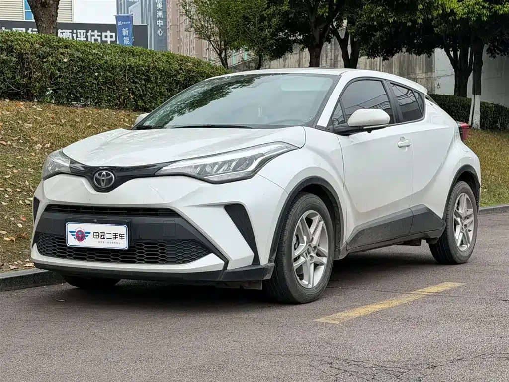 Toyota C-HR — фото 1