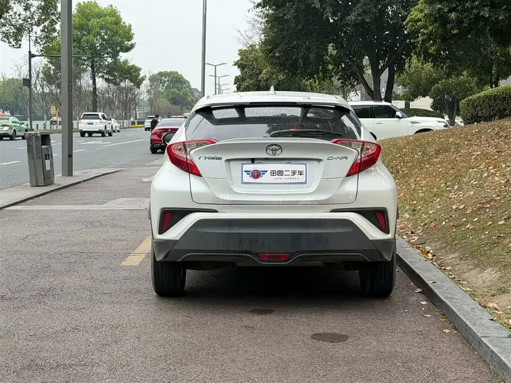 Toyota C-HR — фото 4