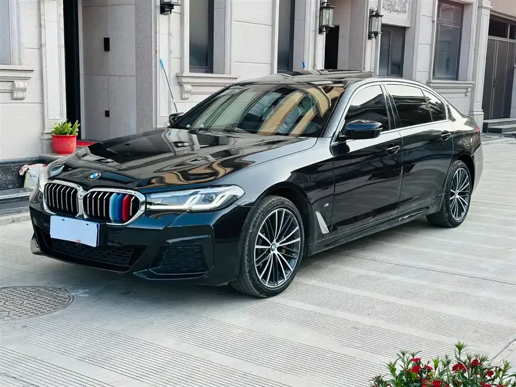 BMW 5 Series — фото 1