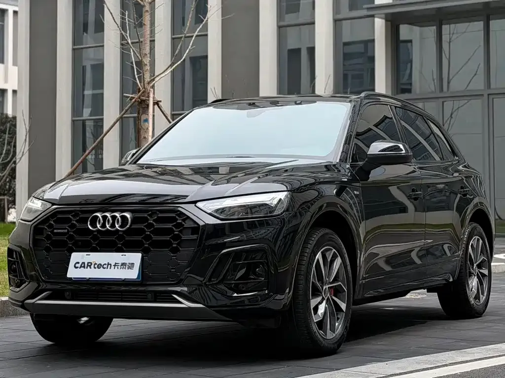 Audi Q5L — фото 1