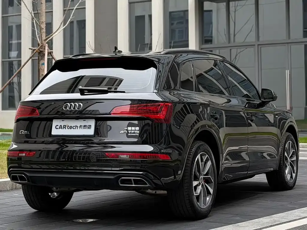 Audi Q5L — фото 6
