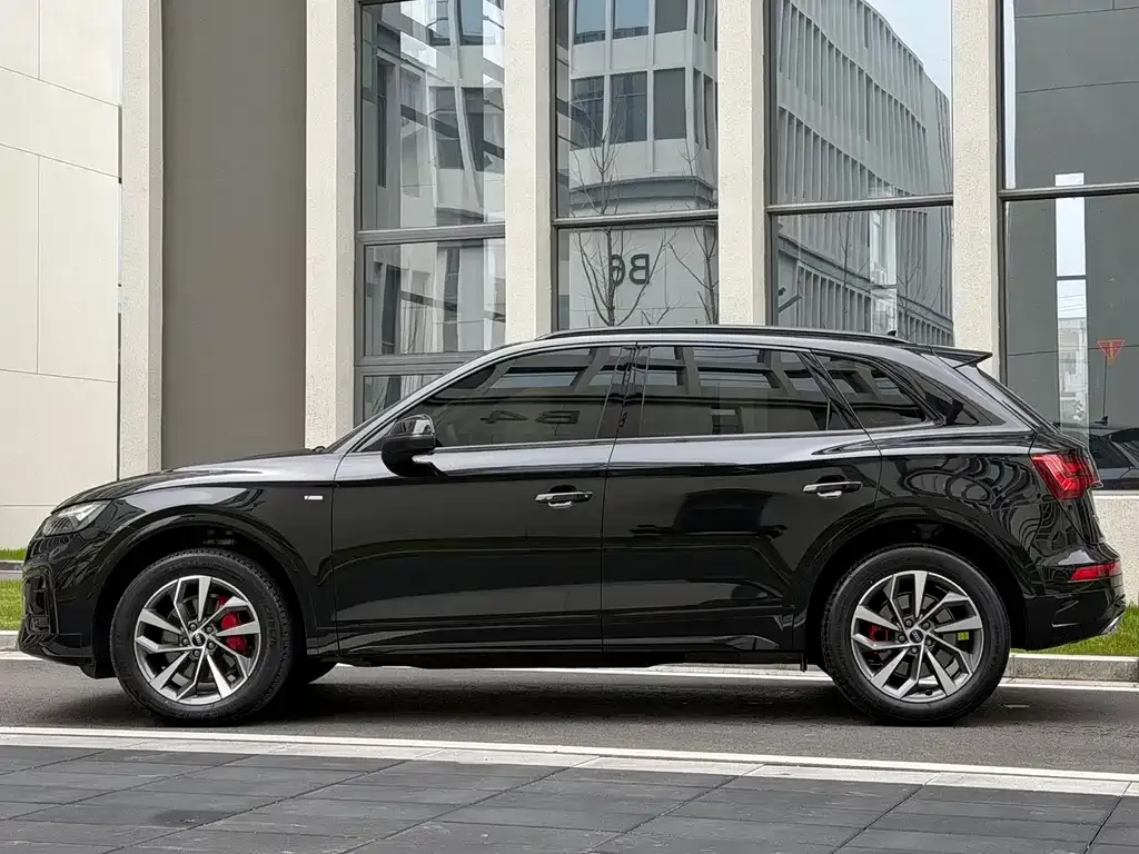 Audi Q5L — фото 5