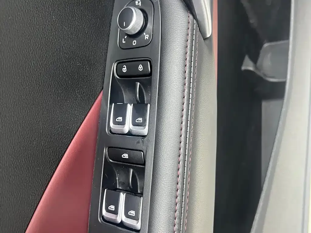 Geely Binyue — фото 10