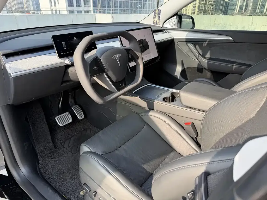 Tesla Model Y — фото 8