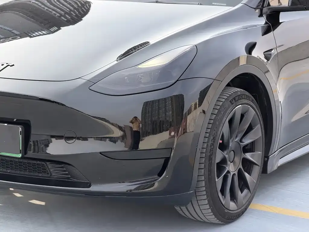 Tesla Model Y — фото 10