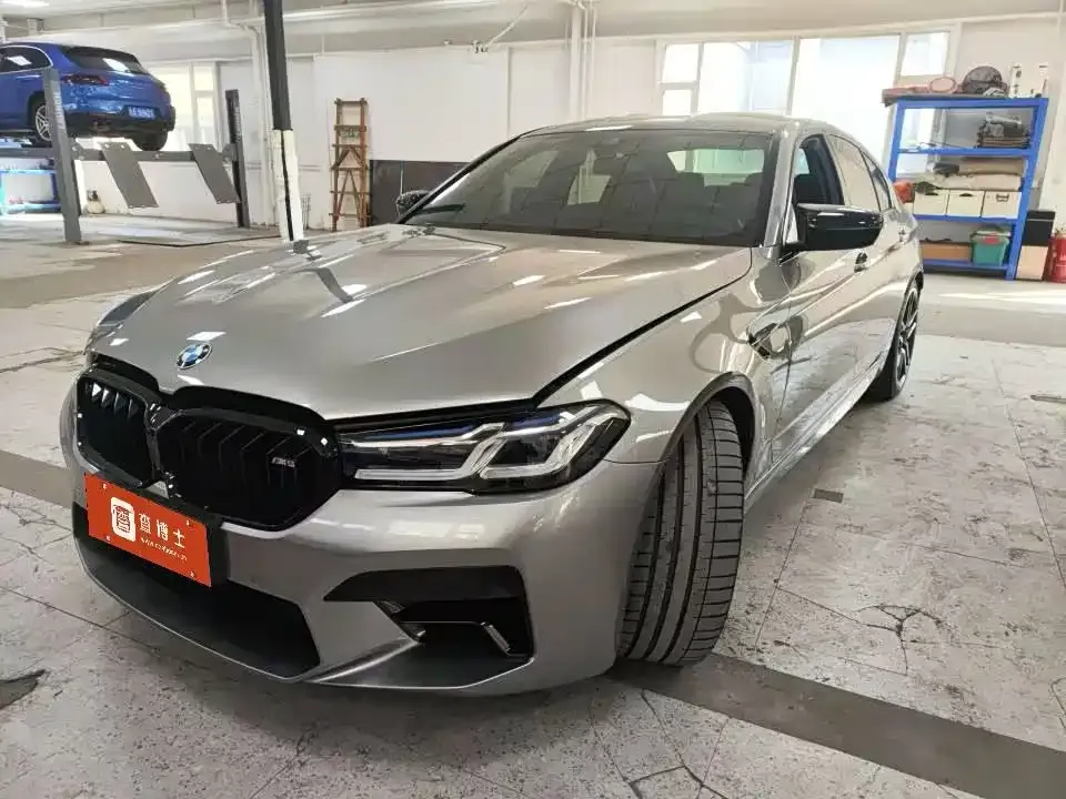 BMW M5 -
