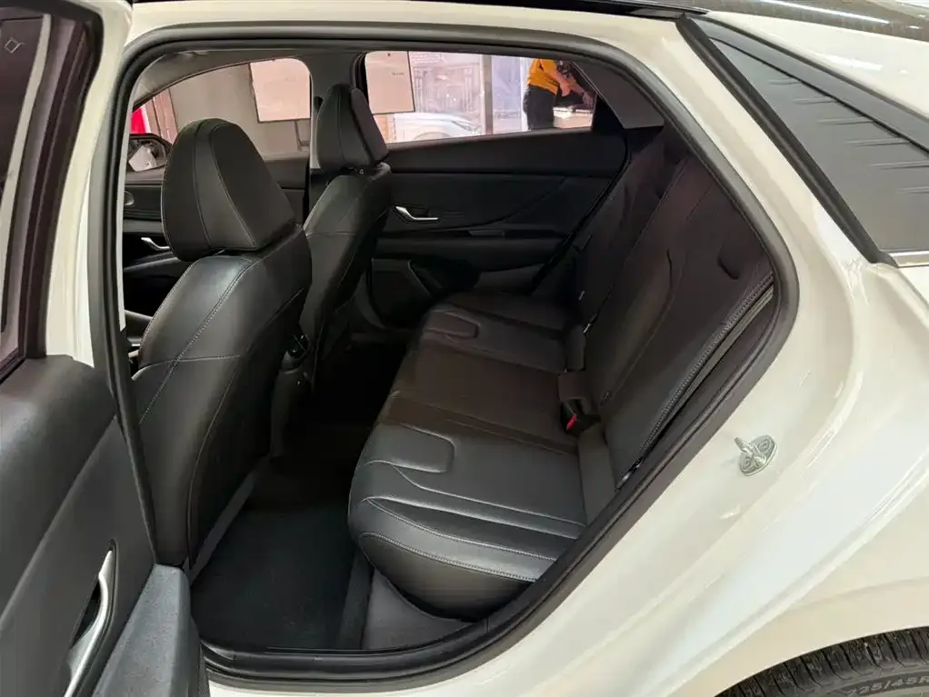 Hyundai Elantra — фото 8