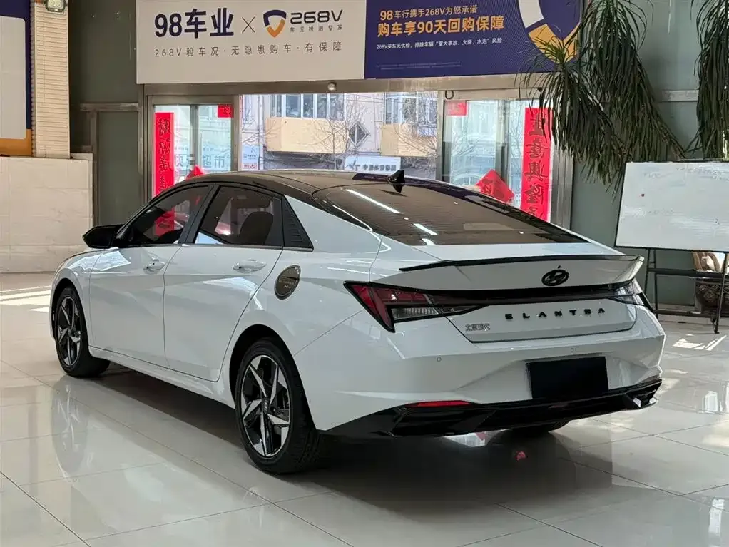 Hyundai Elantra — фото 2