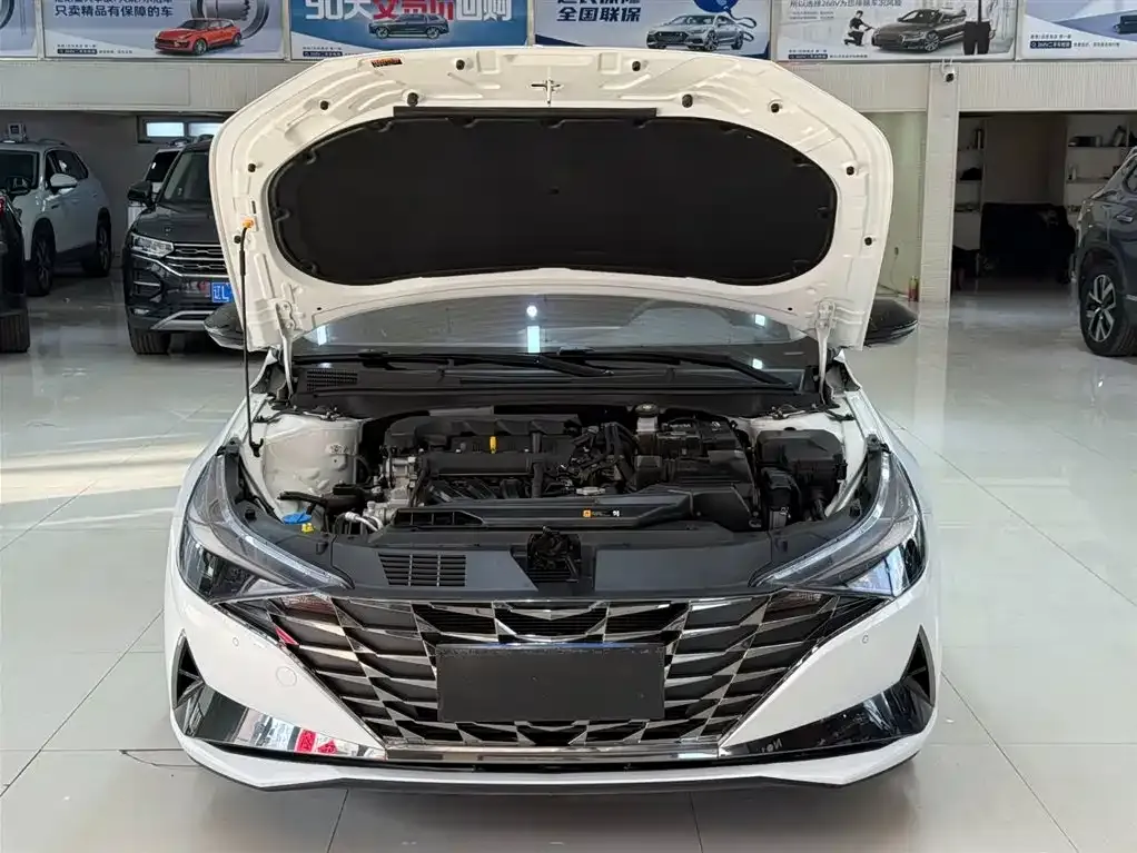 Hyundai Elantra — фото 10