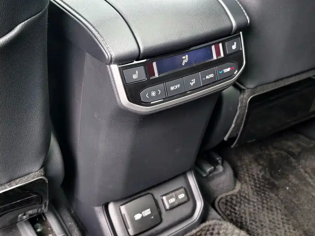 Toyota Crown Kluger 2024 из CN, фото 8