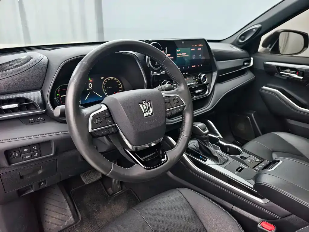 Toyota Crown Kluger 2024 из CN, фото 10
