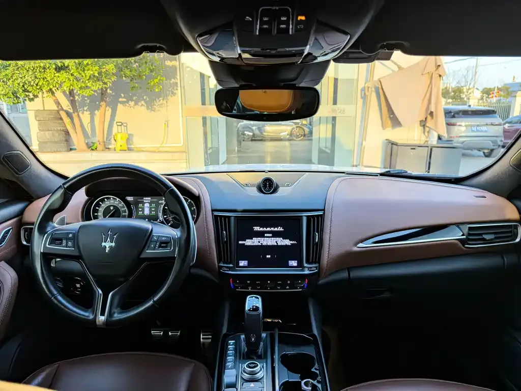 Maserati Levante — фото 8