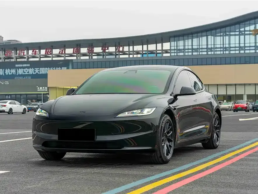 Tesla Model 3 — фото 1