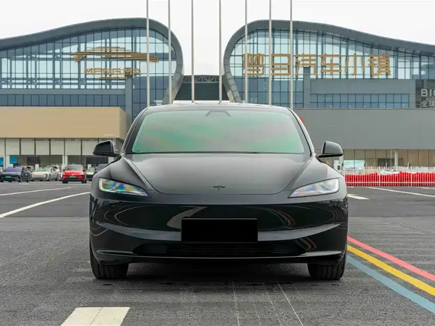 Tesla Model 3 — фото 9