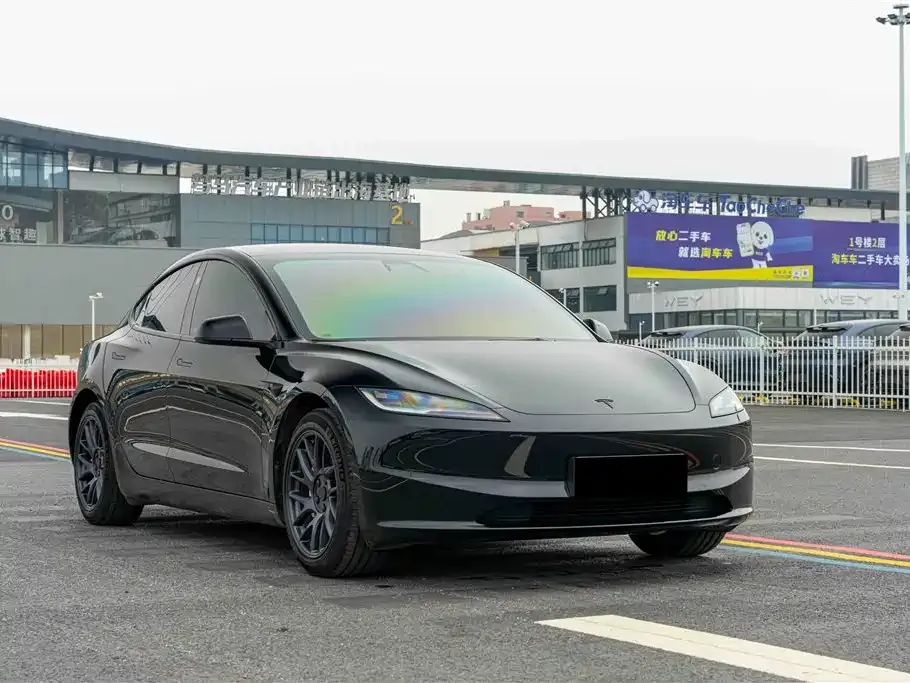 Tesla Model 3 — фото 10