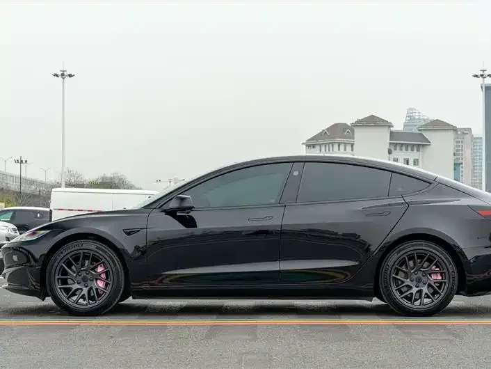 Tesla Model 3 — фото 3