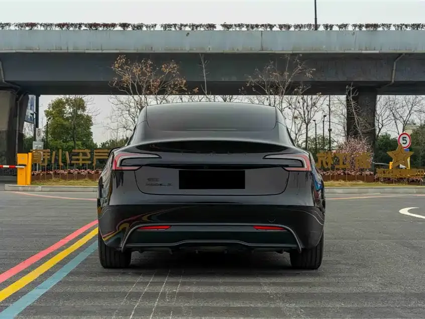 Tesla Model 3 — фото 5