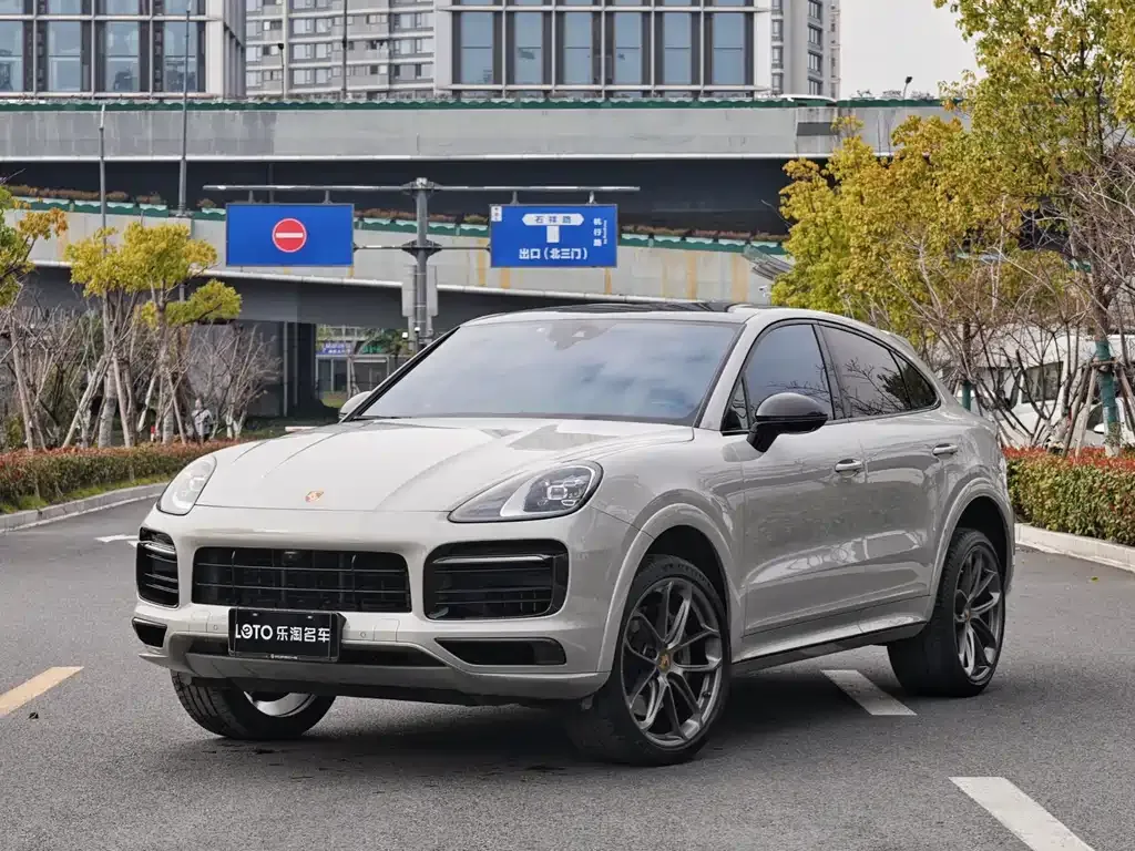 Porsche Cayenne — фото 1