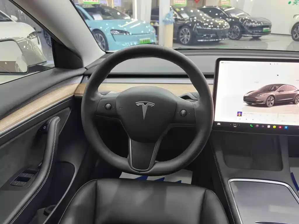 Tesla Model 3 — фото 7