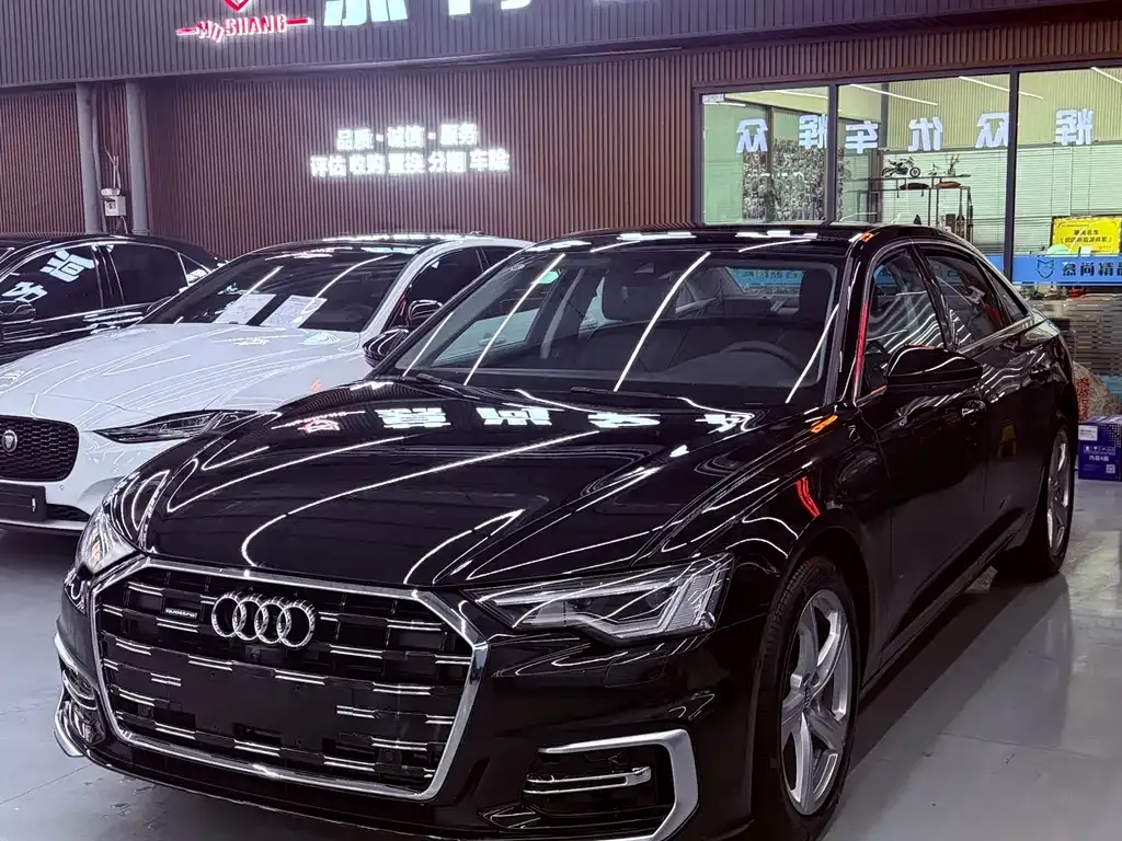 Audi A6L — фото 1